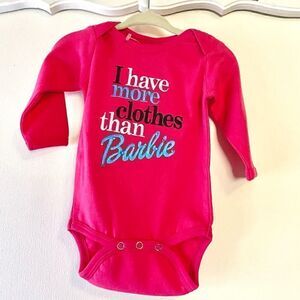 💕 Onesie sz 3-6 months, “SassyBritchz” design, Hot Pink. New with tag.
